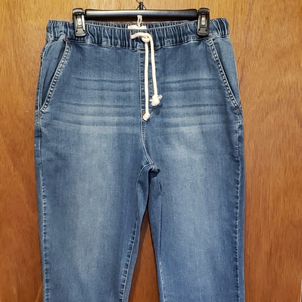 NWT Angels Jogger Pull-On Jeans in Medium Blue Wash